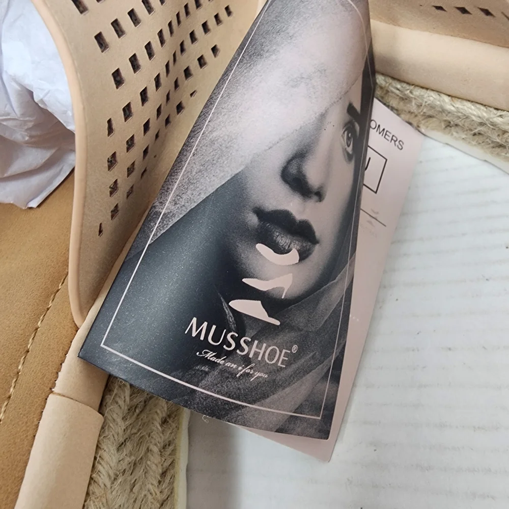 Musshoe nude perforated